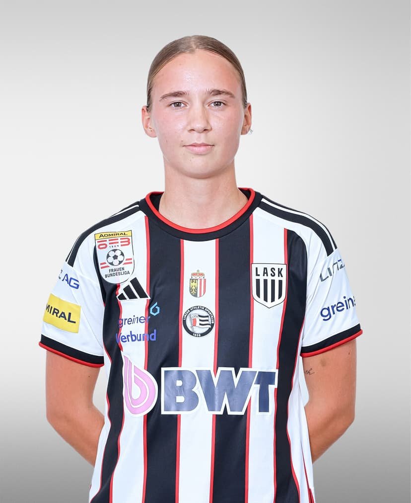 Katrin Kirpu in LASK Frauen kit